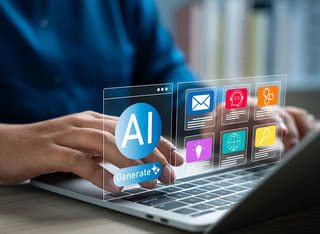 Beginnende cryptobelegger die de grondbeginselen van geautomatiseerd AI-trading verkent